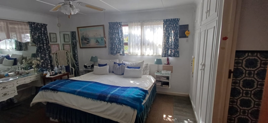 5 Bedroom Property for Sale in The Island Western Cape